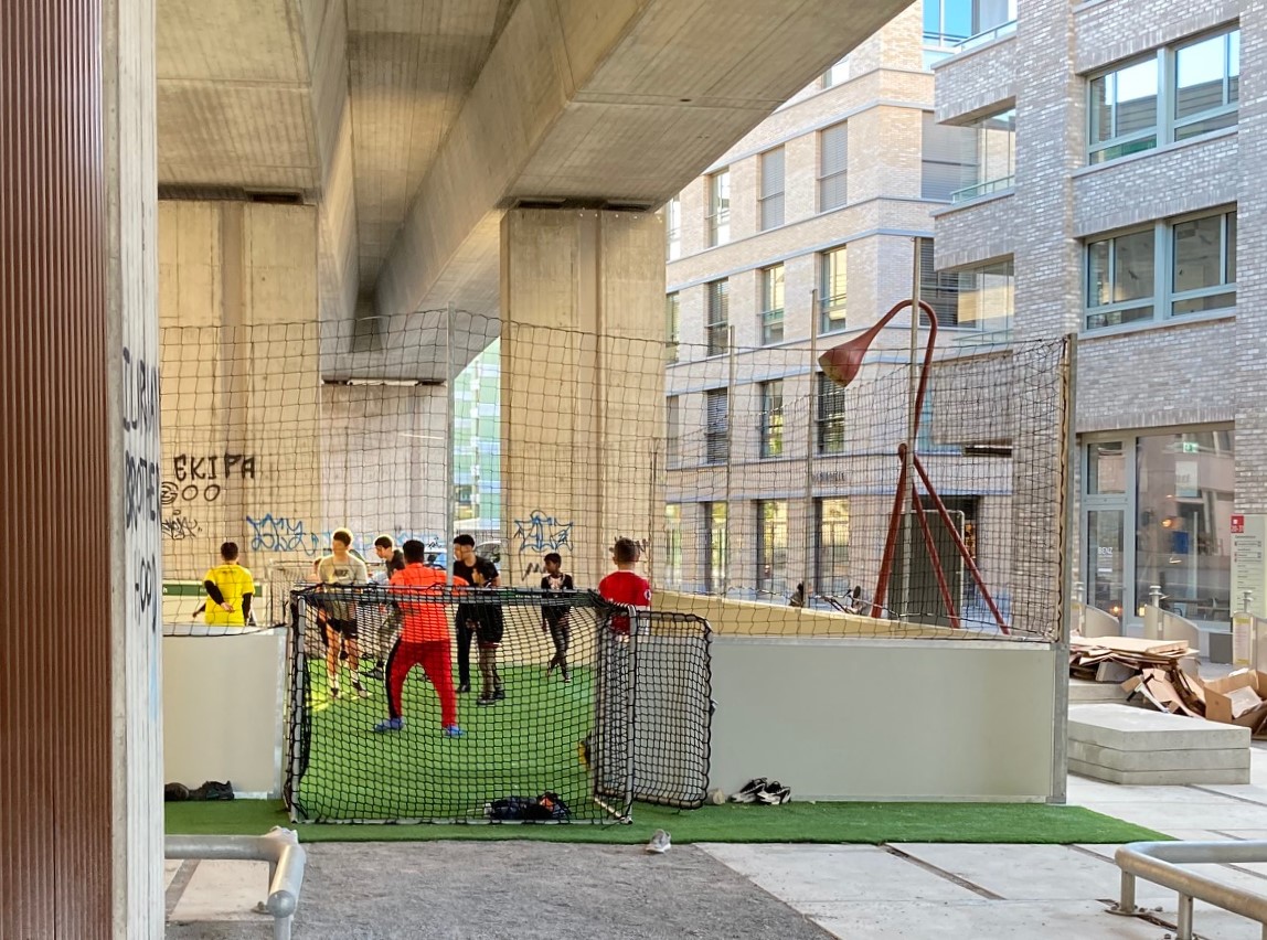 Temporäre Streetsoccer-Anlage: Platz für die Jugendlichen